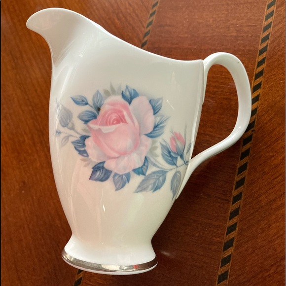 Royal Albert Sorrento milk cream jug and saucer - Picture 9 of 11